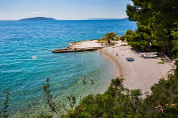 Zaostrog - pláž u domu Delfin, Chorvatsko
