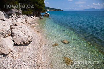 Zaostrog - FKK pláž v západní části letoviska, Chorvatsko