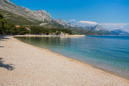 Živogošče Blato - oblázkové pláže, Makarská riviéra, Chorvatsko