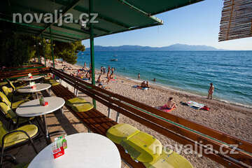 Gradac - restaurace u pláže, Makarská riviéra, Chorvatsko