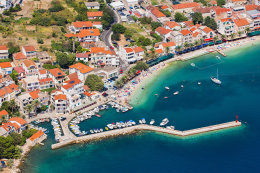 Gradac - letecký pohled, Makarská riviéra, Chorvatsko