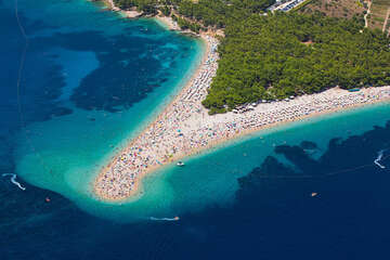 Oblázková pláž Zlatni rat 1,5 km od apartmánů Ocean, Bol, ostrov Brač, Chorvatsko