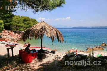 Stomorska - oblázková pláž Afrika, ostrov Šolta, Chorvatsko