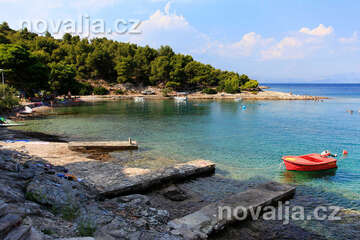 Stomorska - pláže, ostrov Šolta, Chorvatsko