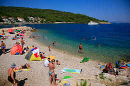 Stomorska - oblázkové pláže, ostrov Šolta, Chorvatsko