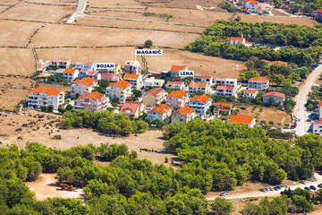 Apartmány Lena - letecký pohled, Povljana, ostrov Pag, Chorvatsko
