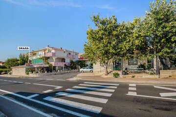 Dinjiška - sýrárna, obchod s potravinami, ostrov Pag, Chorvatsko