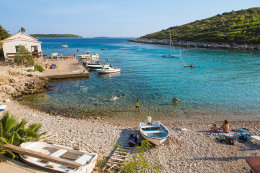 Milna pláže, ostrov Vis, Chorvatsko