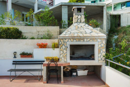 Apartmány Vese - gril na společné terase, Brela, Makarská riviéra, Chorvatsko