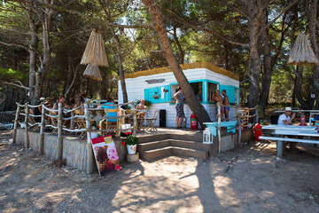 Bufet u písečné pláže Sakarun, ostrov Dugi Otok, Chorvatsko