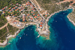 Rukavac - letecký pohled, ostrov Vis, Chorvatsko