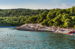 Rukavac - pláž Srebrna, ostrov Vis, Chorvatsko