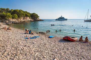 Rukavac - pláž Srebrna, ostrov Vis, Chorvatsko