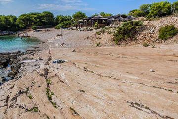 Rukavac - pláž Tepluš, ostrov Vis, Chorvatsko
