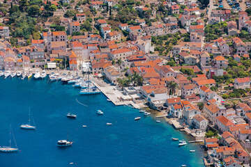 Město Vis - letecký pohled, ostrov Vis, Chorvatsko