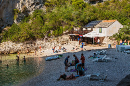 Pláž Stiniva, ostrov Vis, Chorvatsko | NOVALJA