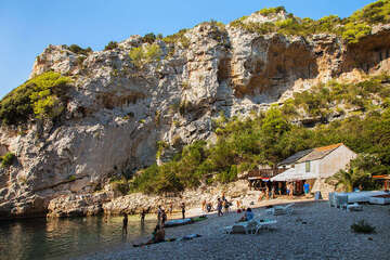 Pláž Stiniva, ostrov Vis, Chorvatsko | NOVALJA