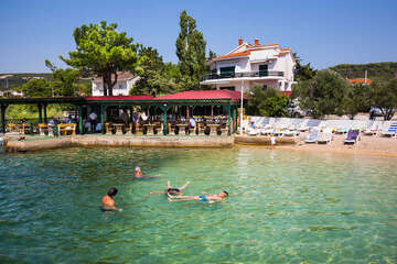 Apartmány Mira - restaurace a oblázková pláž 370 m od domu, Stará Novalja, ostrov Pag, Chorvatsko