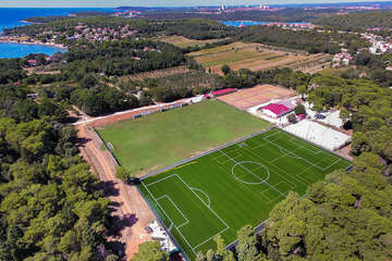 Resort Centinera *** - sportovní centrum vedle resortu (za poplatek), Pula-Banjole, poloostrov Istrie, Chorvatsko