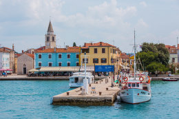 Plavba na souostroví Brijuni z města Fažana, Istrie, Chorvatsko