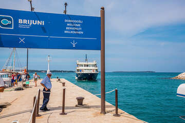 Plavba na souostroví Brijuni z města Fažana, Istrie, Chorvatsko