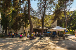 Národní park Brijuni - občerstvení, Istrie, Chorvatsko