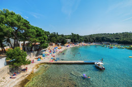 Mobilhomy Centinera - oblázková pláž, Pula-Banjole, poloostrov Istrie, Chorvatsko