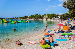 Mobilhomy Centinera - oblázková pláž, Pula-Banjole, poloostrov Istrie, Chorvatsko