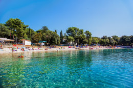 Mobilhomy Centinera - oblázková pláž, Pula-Banjole, poloostrov Istrie, Chorvatsko