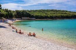 Mobilhomy Centinera - oblázková pláž, Pula-Banjole, poloostrov Istrie, Chorvatsko