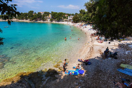 Mobilhomy Centinera - oblázková pláž, Pula-Banjole, poloostrov Istrie, Chorvatsko