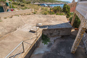 Apartmány Petunija - venkovní sprcha, Rukavac, ostrov Vis, Chorvatsko