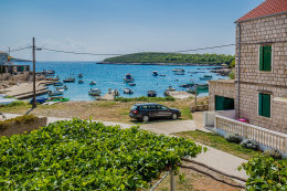 A2 - apartmány Petunija, Rukavac, ostrov Vis, Chorvatsko