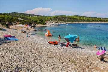 Apartmány Petunija - oblázková pláž Tepluš, Rukavac, ostrov Vis, Chorvatsko