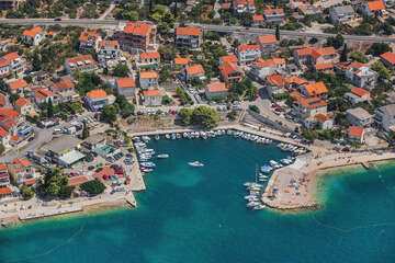 Brodarica - letecký pohled, Šibenická riviéra, Chorvatsko