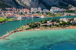 Omiš - letecký pohled, Chorvatsko