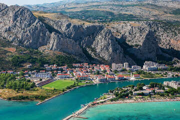 Omiš - letecký pohled, Chorvatsko