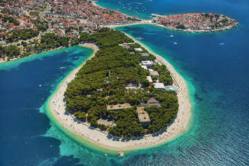 Primošten, letecký pohled, Šibenická riviéra, Chorvatsko