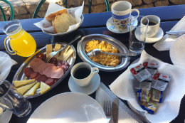 Apartmány Dorela - snídaně, okolí zátoky Vela Planica, ostrov Brač, Chorvatsko