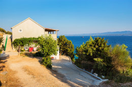 Apartmány Dorela, okolí zátoky Vela Planica, ostrov Brač, Chorvatsko