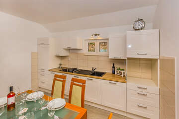 A2 - apartmány Dorela, okolí zátoky Vela Planica, ostrov Brač, Chorvatsko