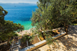 A1 - apartmány Dorela, okolí zátoky Vela Planica, ostrov Brač, Chorvatsko