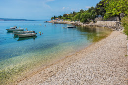 Selce - oblázková pláž, Crikvenická riviéra, Chorvatsko