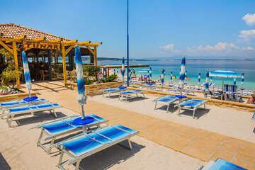 Selce - písčitooblázková pláž, Crikvenická riviéra, Chorvatsko