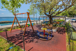 Selce - dětské hřiště, Crikvenická riviéra, Chorvatsko