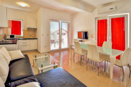 apartmány Larisa, Vodice, Šibenická riviéra, Chorvatsko