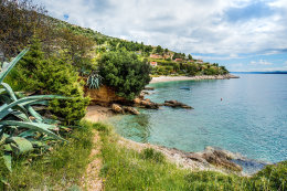 Apartmány Rustika - nejbližší malá oblázková pláž, Vela Farska, ostrov Brač, Chorvatsko