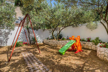 Apartmány Dada - dětské hřiště, Živogošće - Mala Duba, Makarská riviéra, Chorvatsko