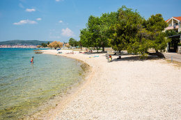 Apartmány Larisa - oblázková pláž, Vodice, Šibenická riviéra, Chorvatsko