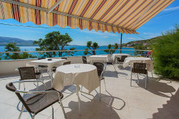 Apartmány Ljubo, terasa před domem, Metajna, ostrov Pag, Chorvatsko